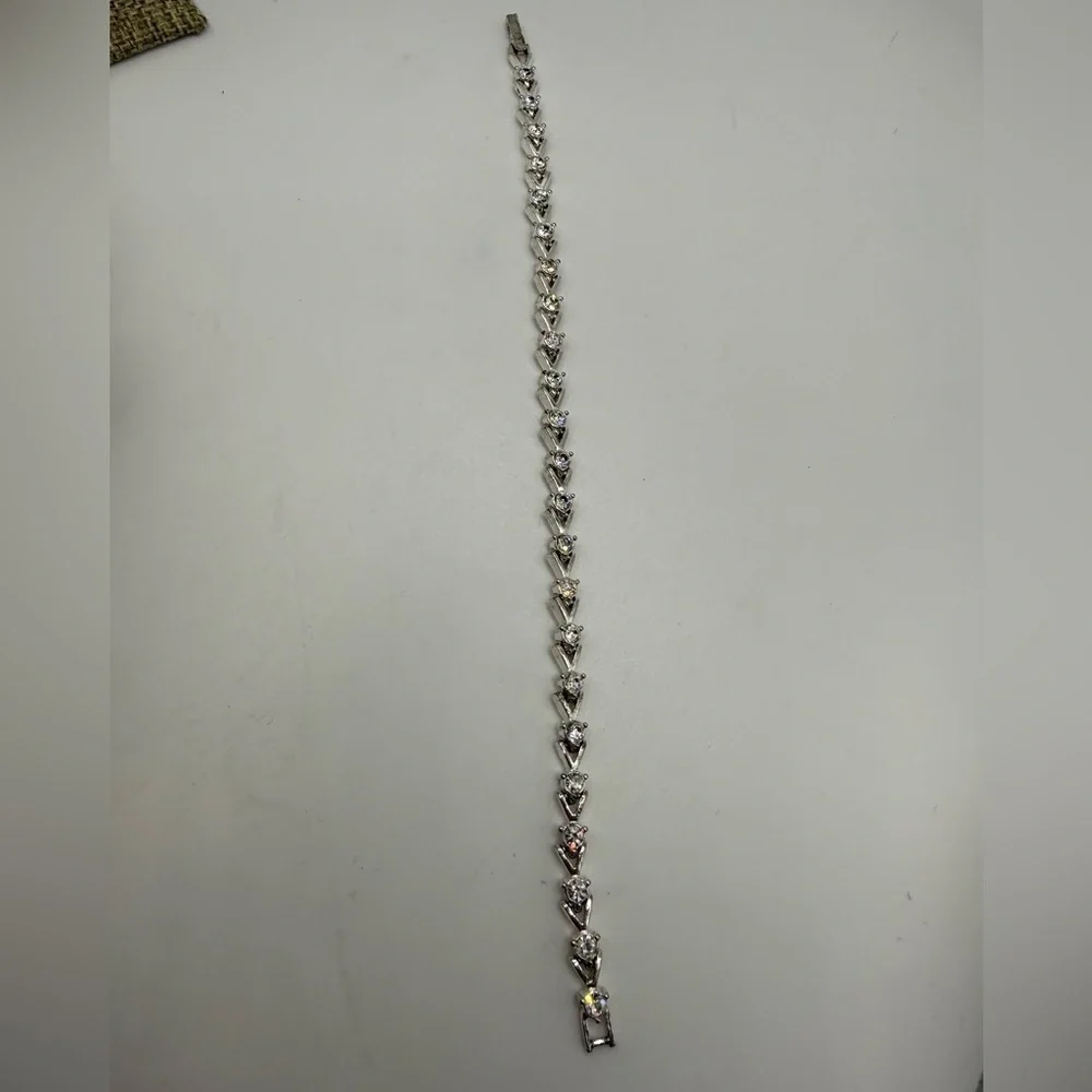 Vintage Avon Silver V-Link Rhinestone Bracelet 8”